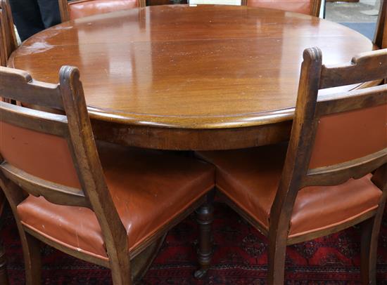 A Victorian circular mahogany breakfast table W125cm